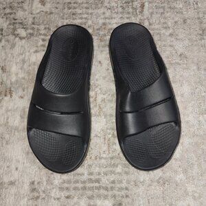 Black OOFOS Women's OOahh Slides